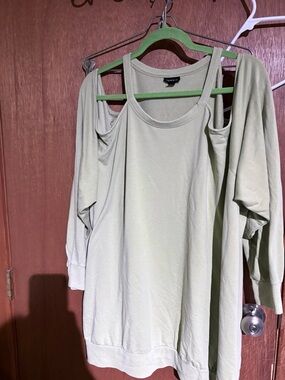 Size 3 torrid sage green cold-shoulder top with long sleeves
